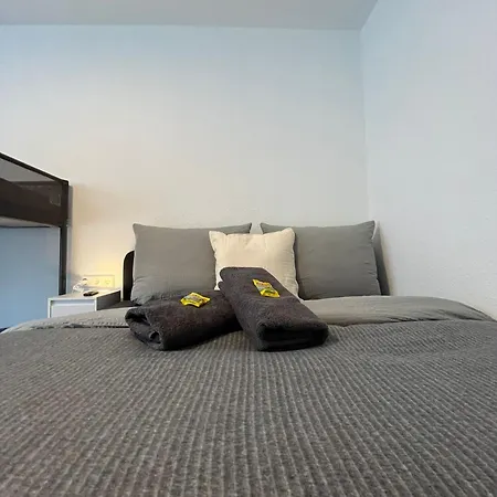 Hub 26 - Mit Balkon - Coffee For Free - Albergue *